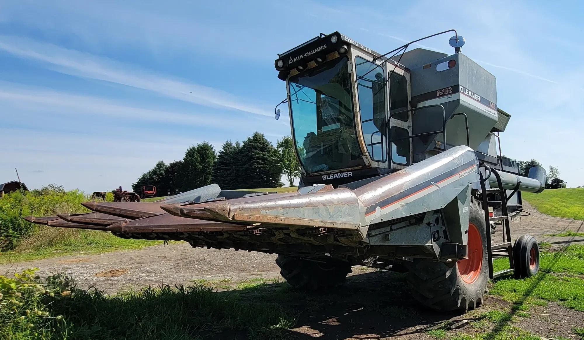1980 Gleaner M2 Equipment Image0