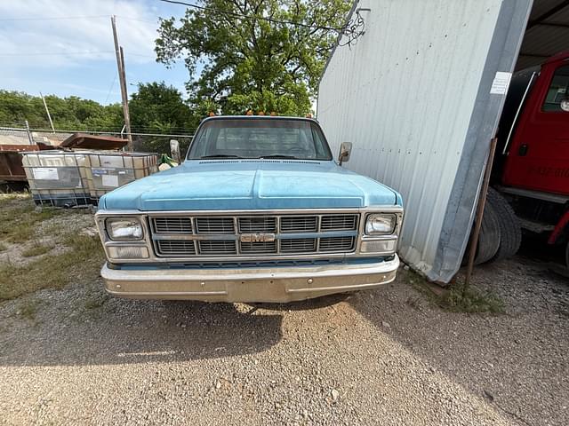 Image of GMC Sierra 35 equipment image 1