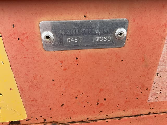 Image of Hesston 6450 equipment image 2
