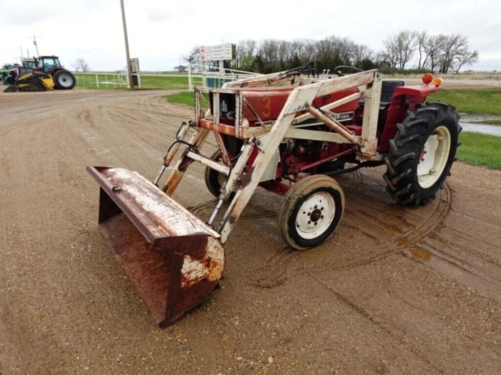 Image of International Harvester 284 Primary image