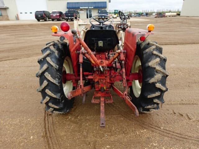 Image of International Harvester 284 equipment image 4