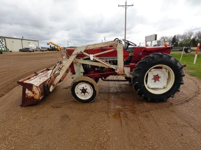 Image of International Harvester 284 equipment image 3
