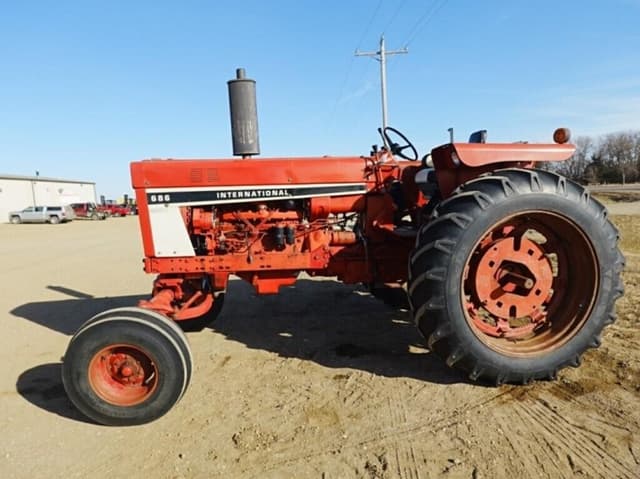 Image of International Harvester 686 equipment image 4