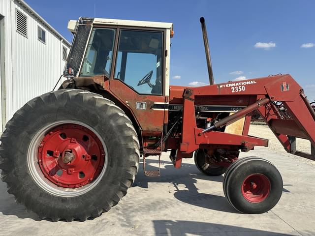 Image of International Harvester 1086 equipment image 1