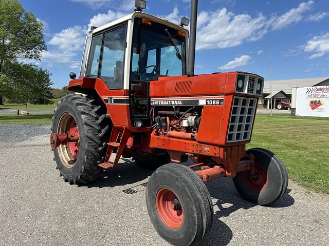 Image of International Harvester 1086 equipment image 1