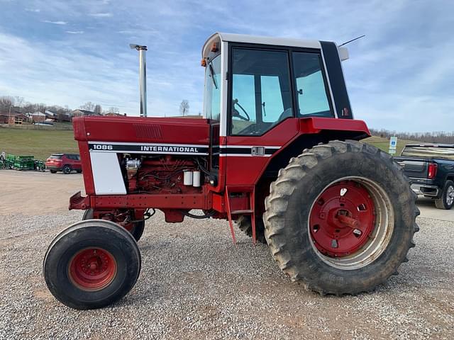 Image of International Harvester 1086 equipment image 4