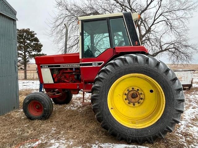 Image of International Harvester 1086 equipment image 4