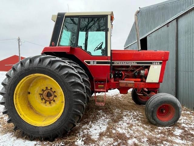 Image of International Harvester 1086 equipment image 1