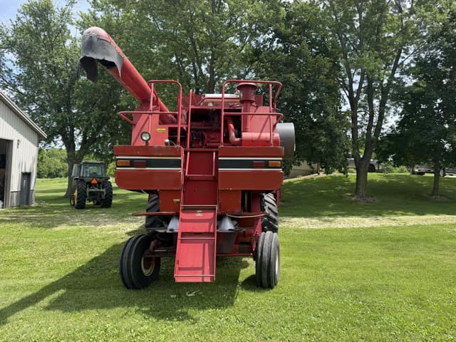 Image of International Harvester 1460 equipment image 2