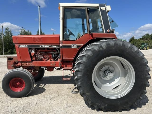 Image of International Harvester 1586 equipment image 2