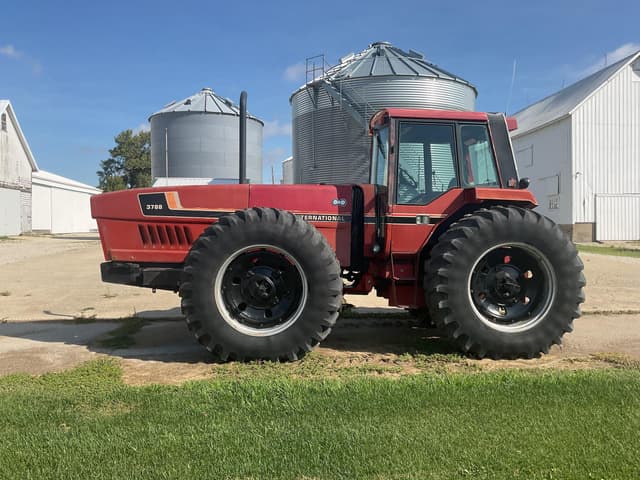 Image of International Harvester 3788 equipment image 1
