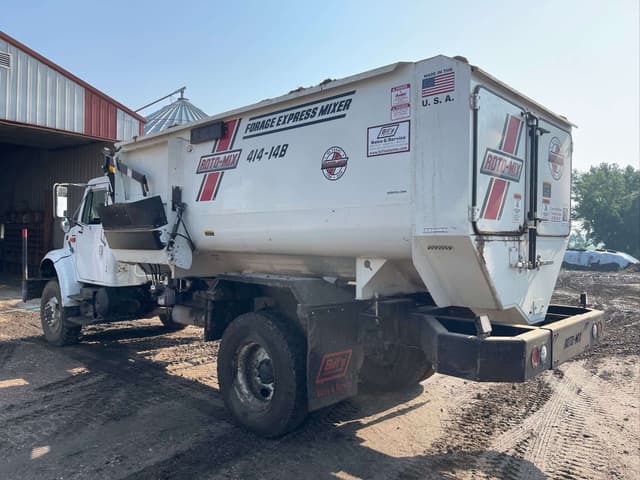 Image of International 4800 equipment image 4