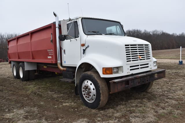 Image of International 8100 equipment image 3