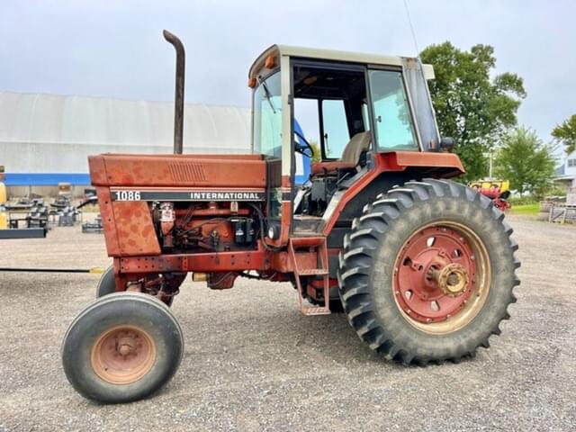 Image of International Harvester 1086 equipment image 2