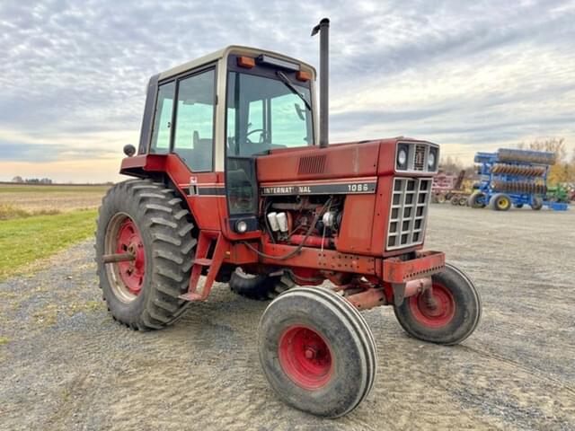 Image of International Harvester 1086 equipment image 1