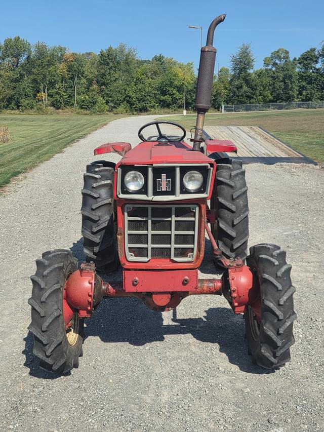 Image of International Harvester 284 equipment image 1