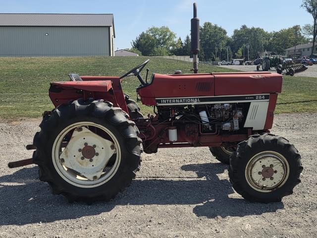 Image of International Harvester 284 equipment image 3