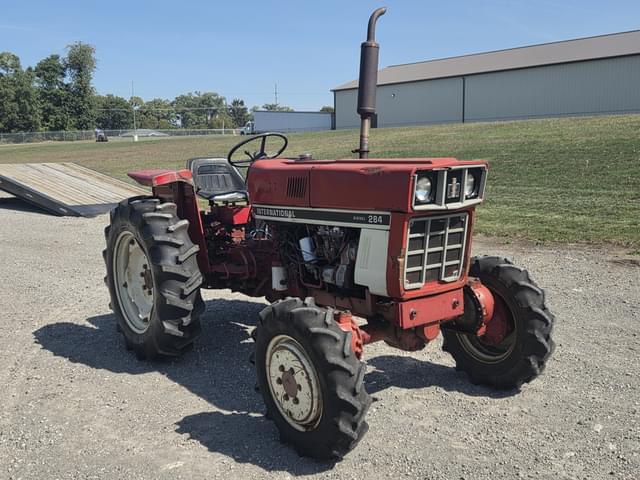 Image of International Harvester 284 equipment image 2