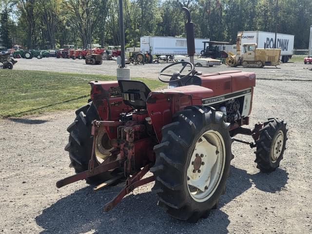 Image of International Harvester 284 equipment image 4