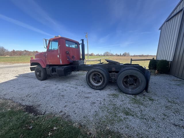 Image of International Loadstar equipment image 1