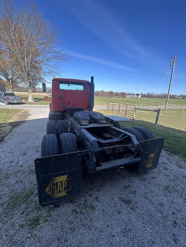 Image of International Loadstar equipment image 2