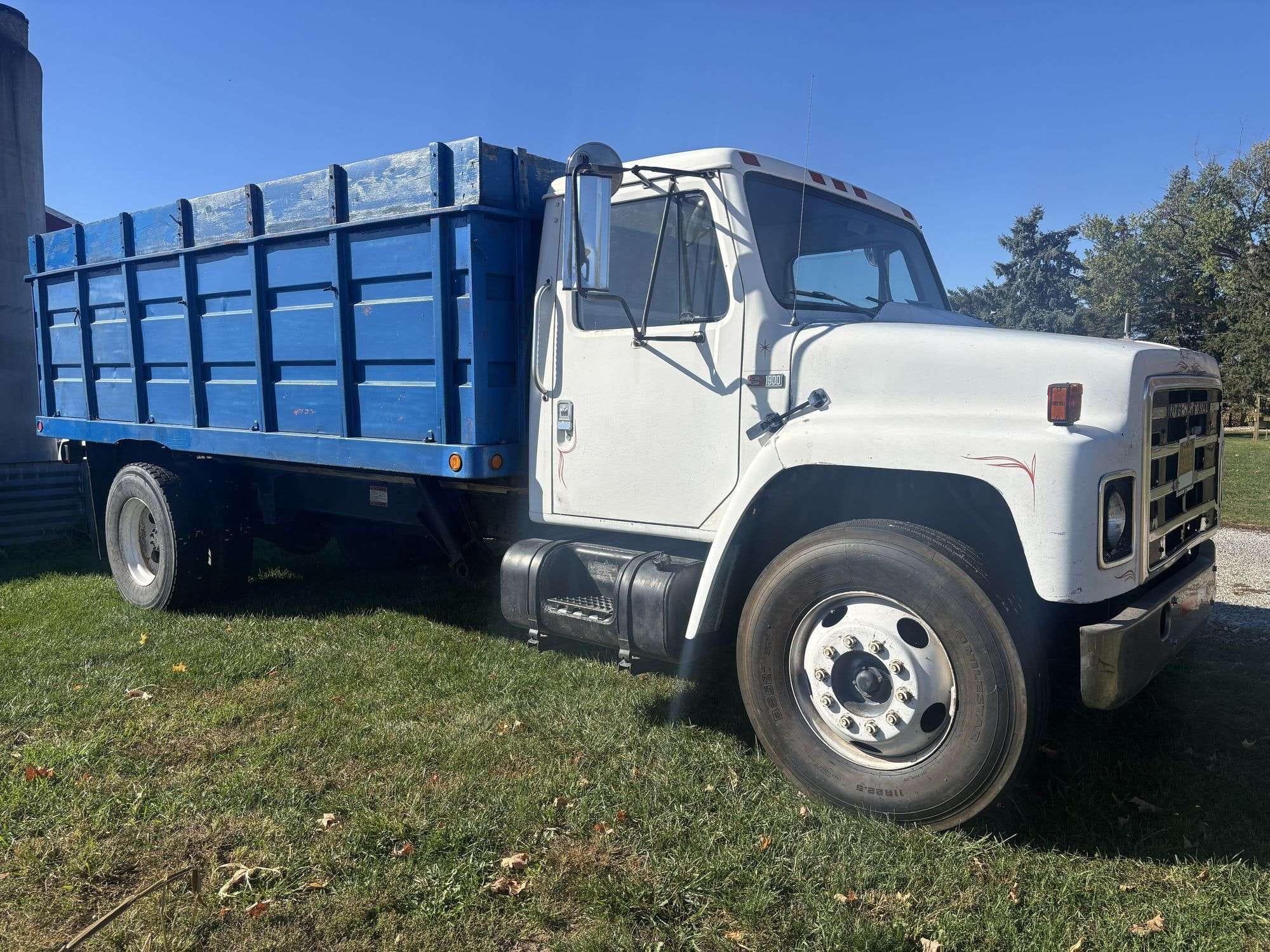 1980 International S1900 Equipment Image0