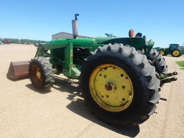 Image of John Deere 2940 equipment image 3