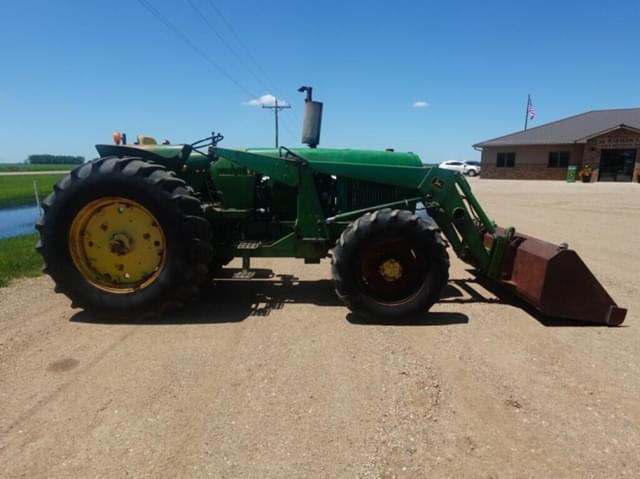 Image of John Deere 2940 equipment image 2