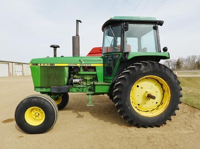 Image of John Deere 4240 equipment image 4