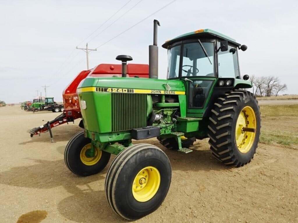 Image of John Deere 4240 Primary image