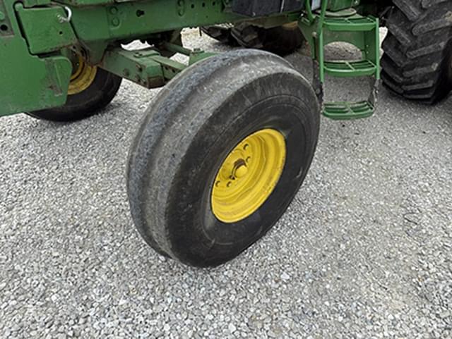 Image of John Deere 4440 equipment image 1