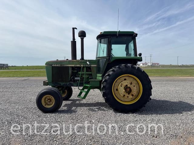 Image of John Deere 4440 equipment image 1