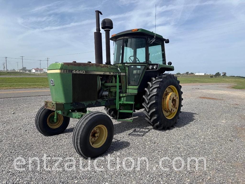 1980 John Deere 4440 Equipment Image0