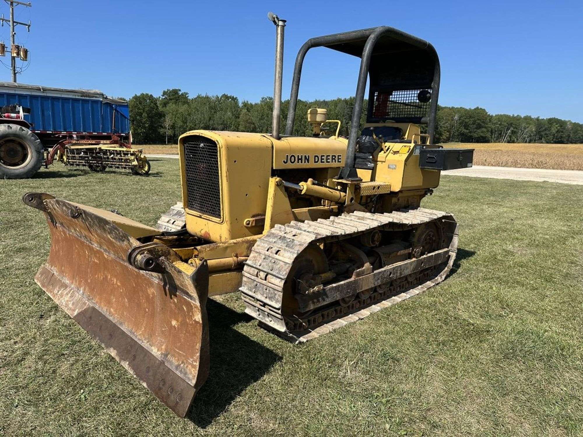 1980 John Deere 450C Equipment Image0
