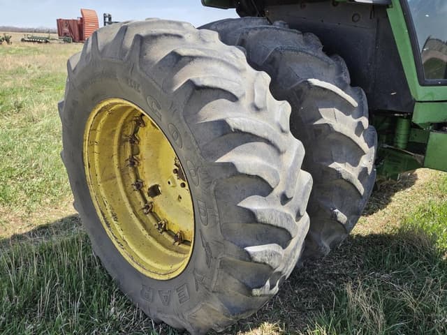 Image of John Deere 4840 equipment image 4