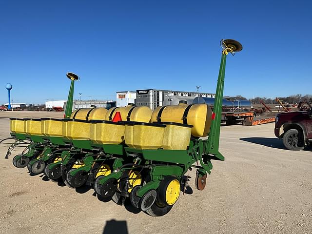 Image of John Deere 7000 equipment image 2