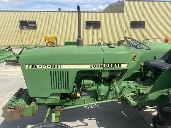 Image of John Deere 1050 equipment image 1