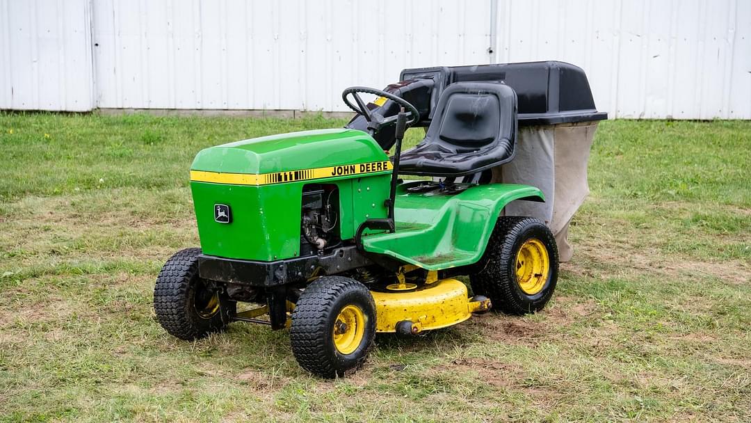 Image of John Deere 111 Primary image