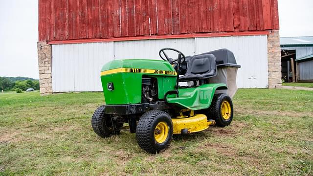 Image of John Deere 111 equipment image 1