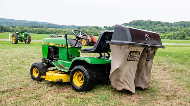 Image of John Deere 111 equipment image 3