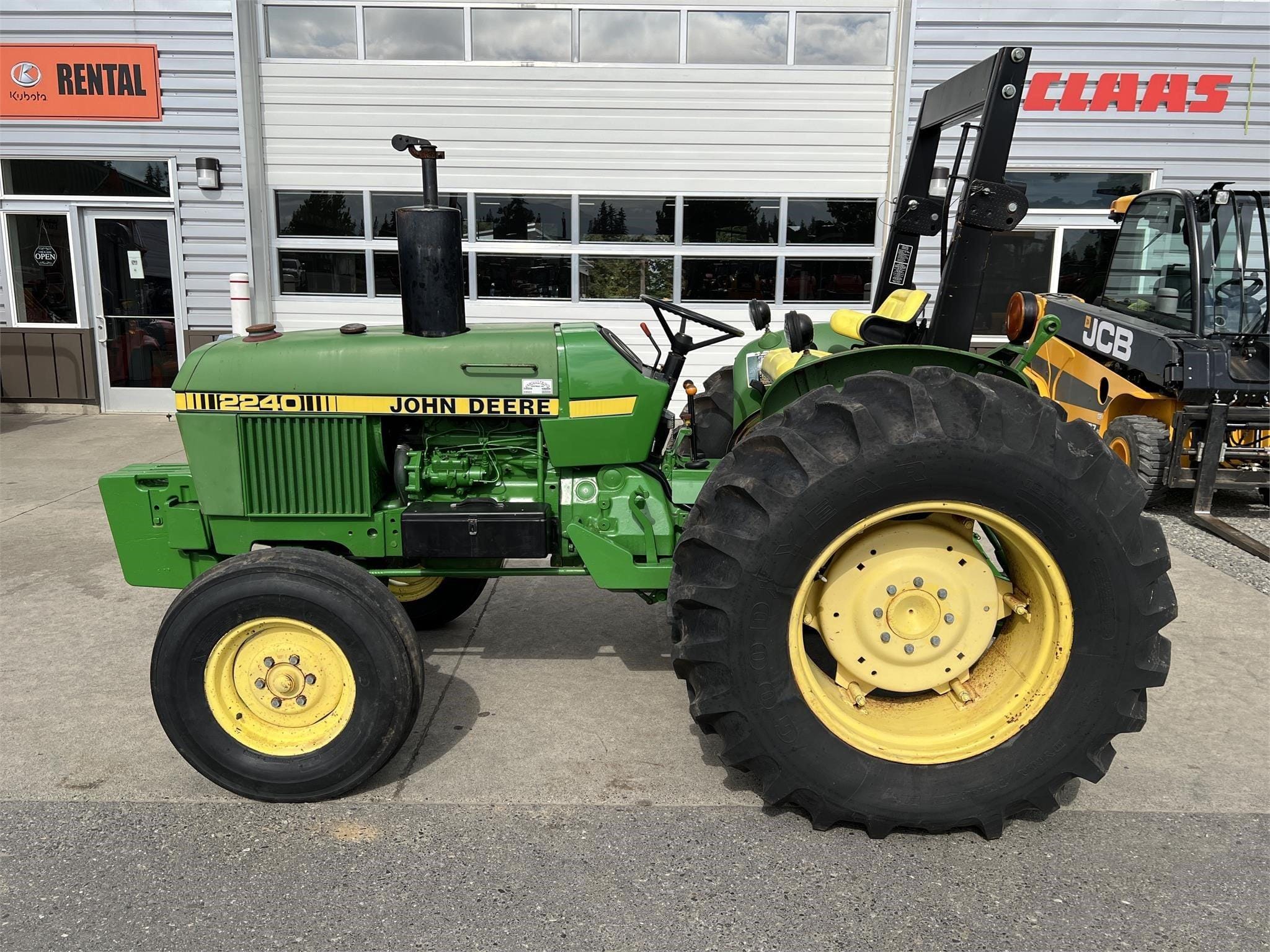 1980 John Deere 2240 Equipment Image0