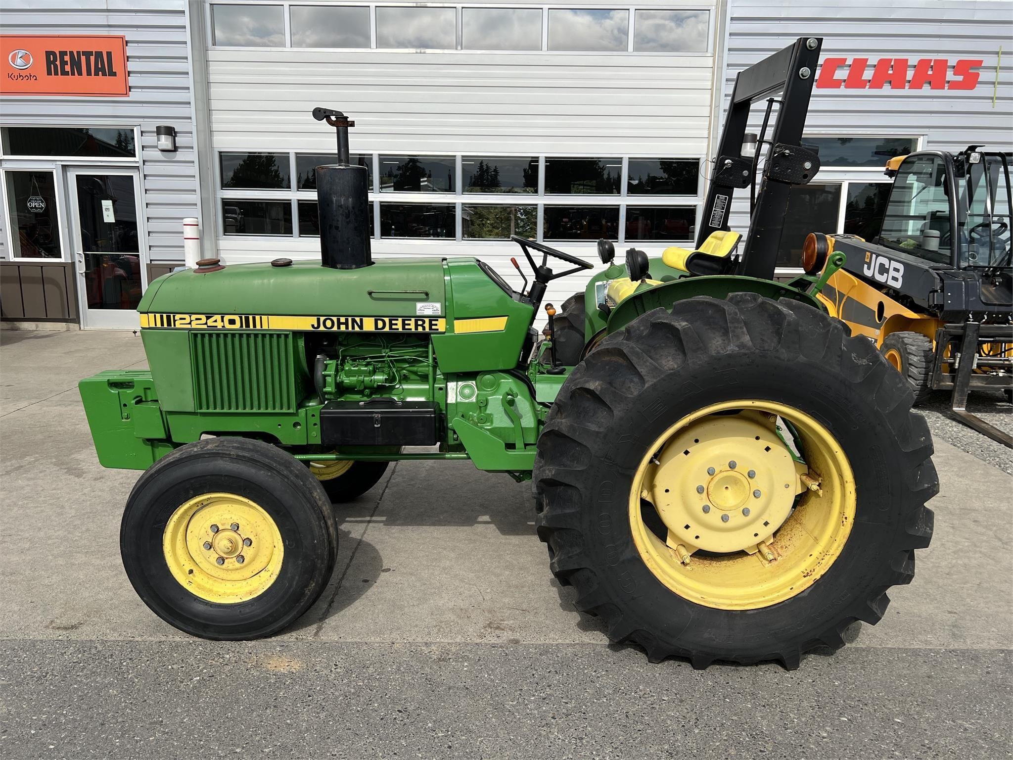 1980 John Deere 2240 Equipment Image0