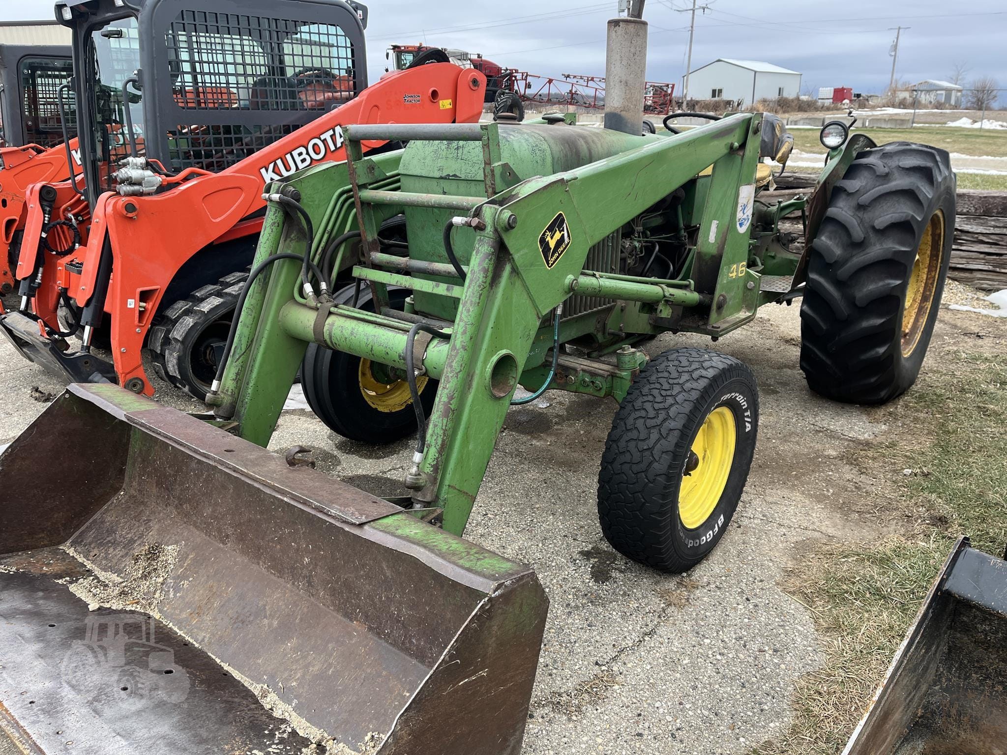 1980 John Deere 2440 Equipment Image0