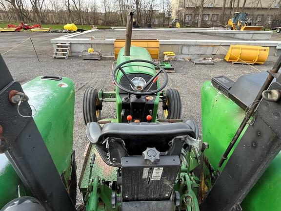 Image of John Deere 2940 equipment image 4