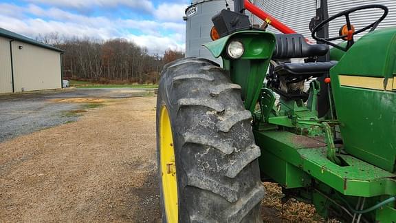 Image of John Deere 2940 equipment image 3