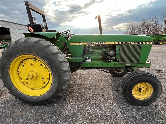 Image of John Deere 2940 equipment image 2
