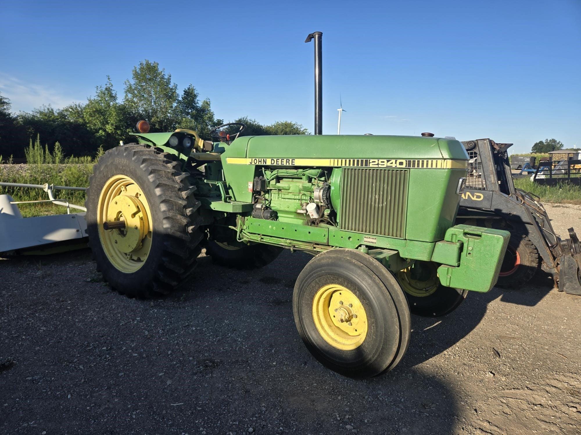 1980 John Deere 2940 Equipment Image0