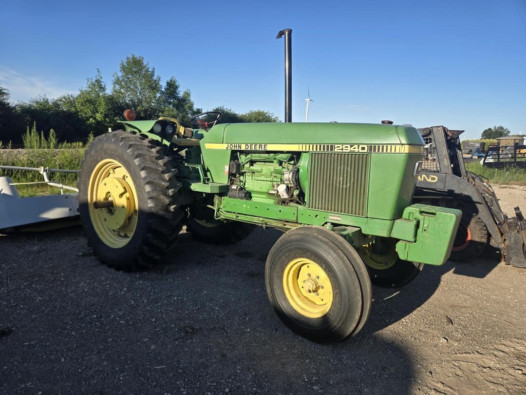 Image of John Deere 2940 Primary image