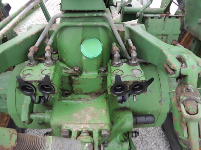 Image of John Deere 2940 equipment image 4