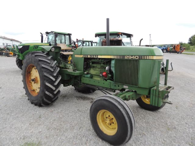 Image of John Deere 2940 equipment image 1